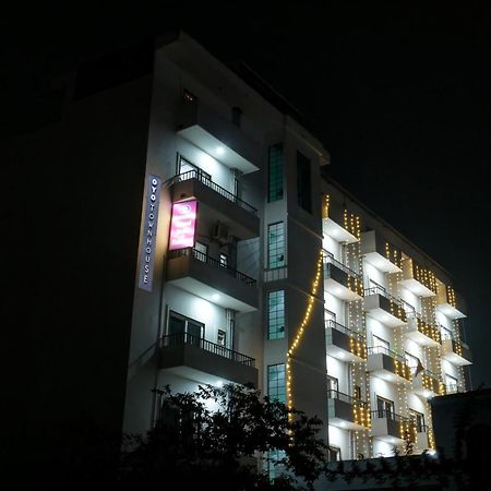 Townhouse Navneeta Grand Ξενοδοχείο Kakarmatha Εξωτερικό φωτογραφία