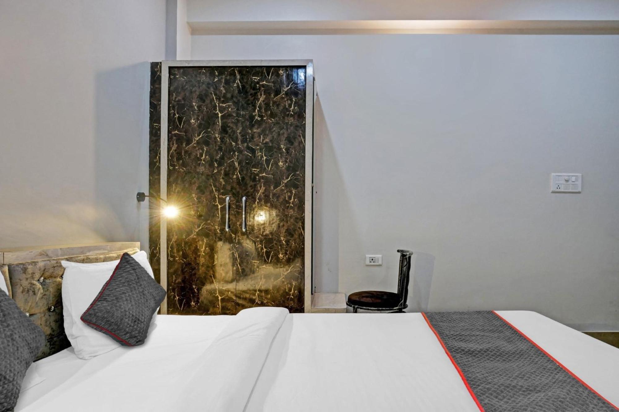 Townhouse Navneeta Grand Ξενοδοχείο Kakarmatha Εξωτερικό φωτογραφία