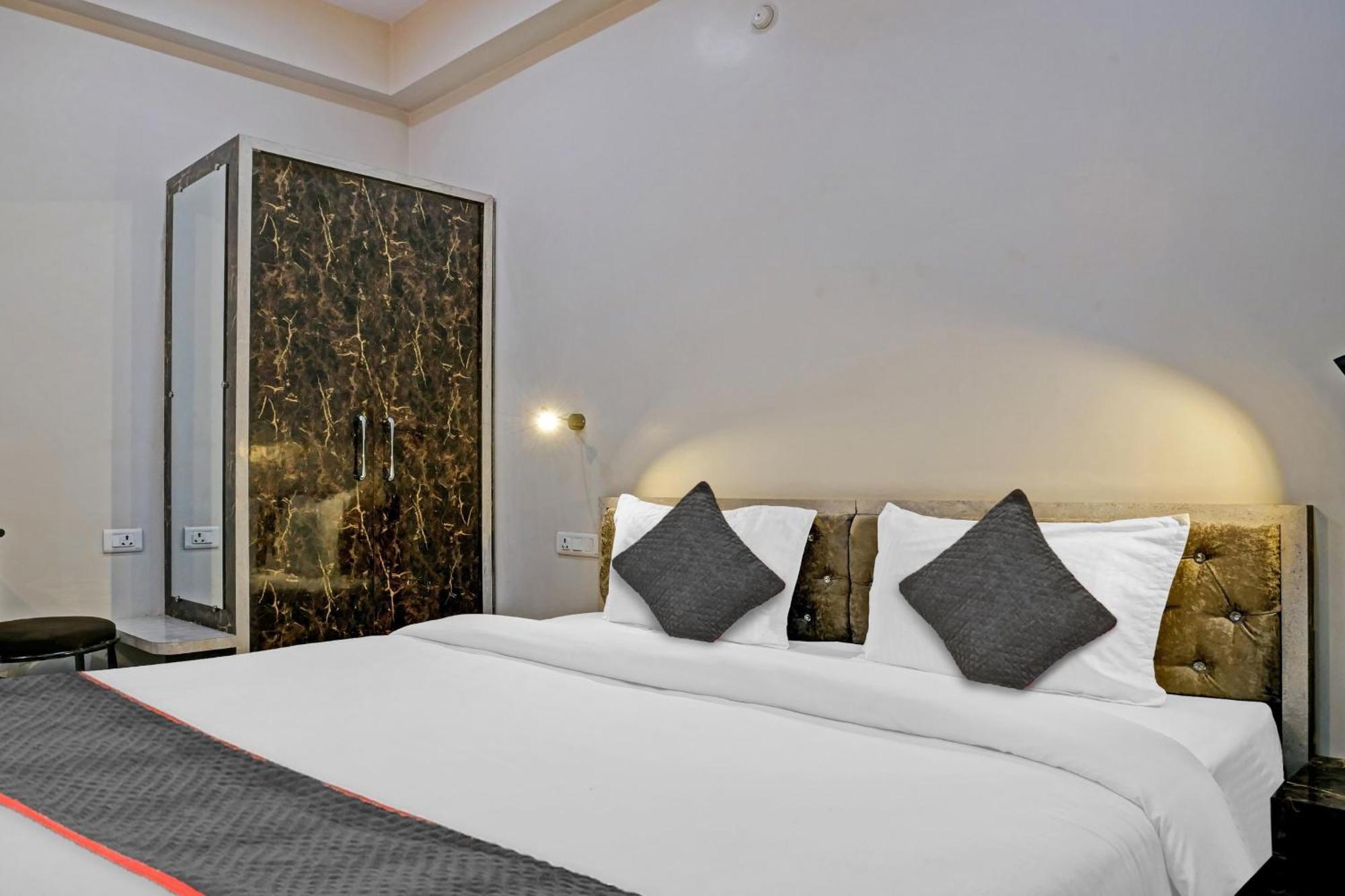 Townhouse Navneeta Grand Ξενοδοχείο Kakarmatha Εξωτερικό φωτογραφία