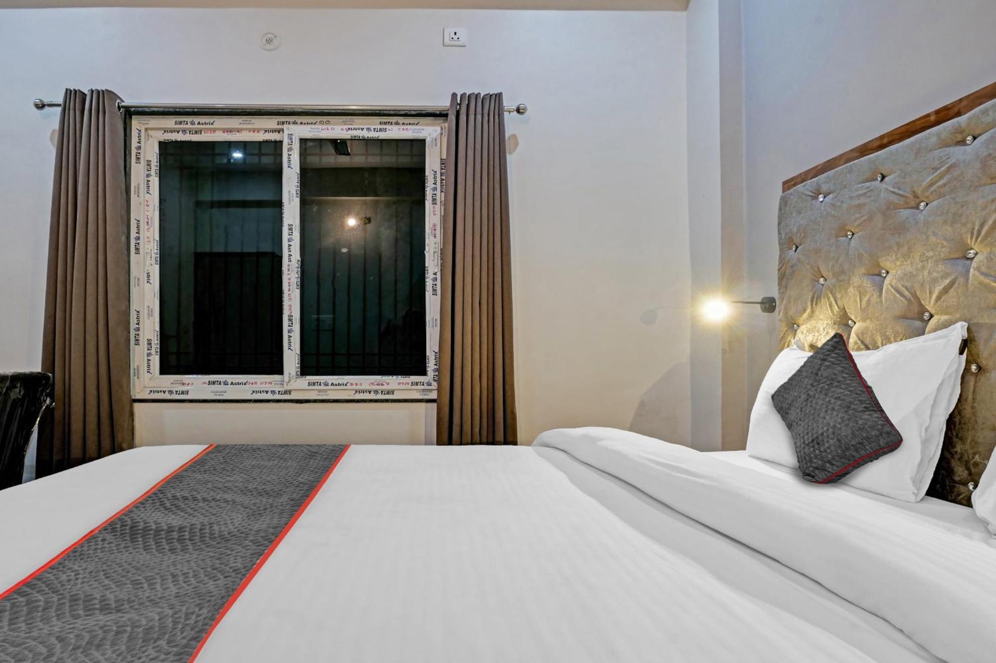 Townhouse Navneeta Grand Ξενοδοχείο Kakarmatha Εξωτερικό φωτογραφία