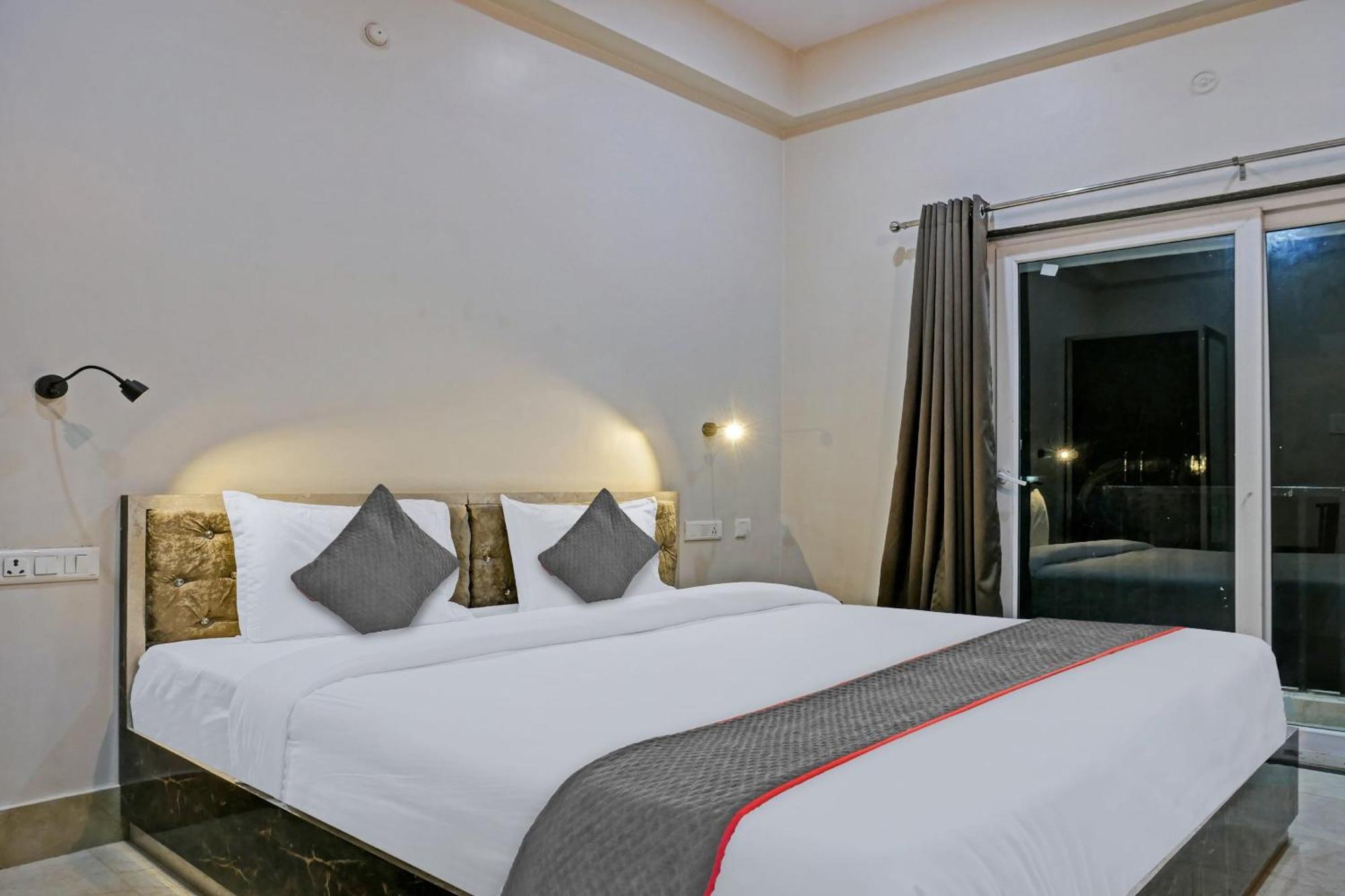 Townhouse Navneeta Grand Ξενοδοχείο Kakarmatha Εξωτερικό φωτογραφία
