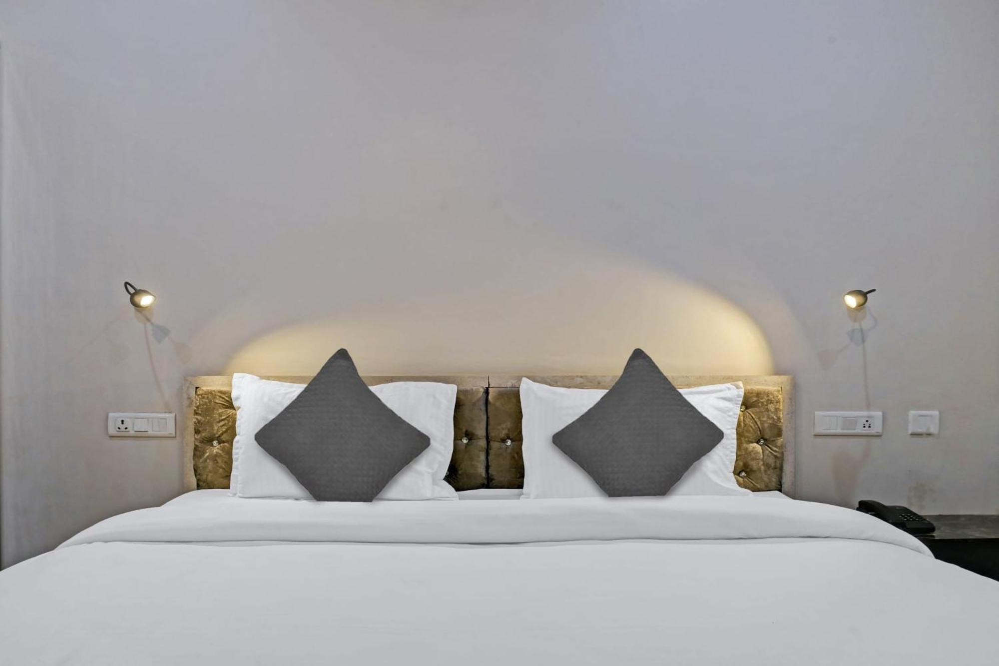Townhouse Navneeta Grand Ξενοδοχείο Kakarmatha Εξωτερικό φωτογραφία