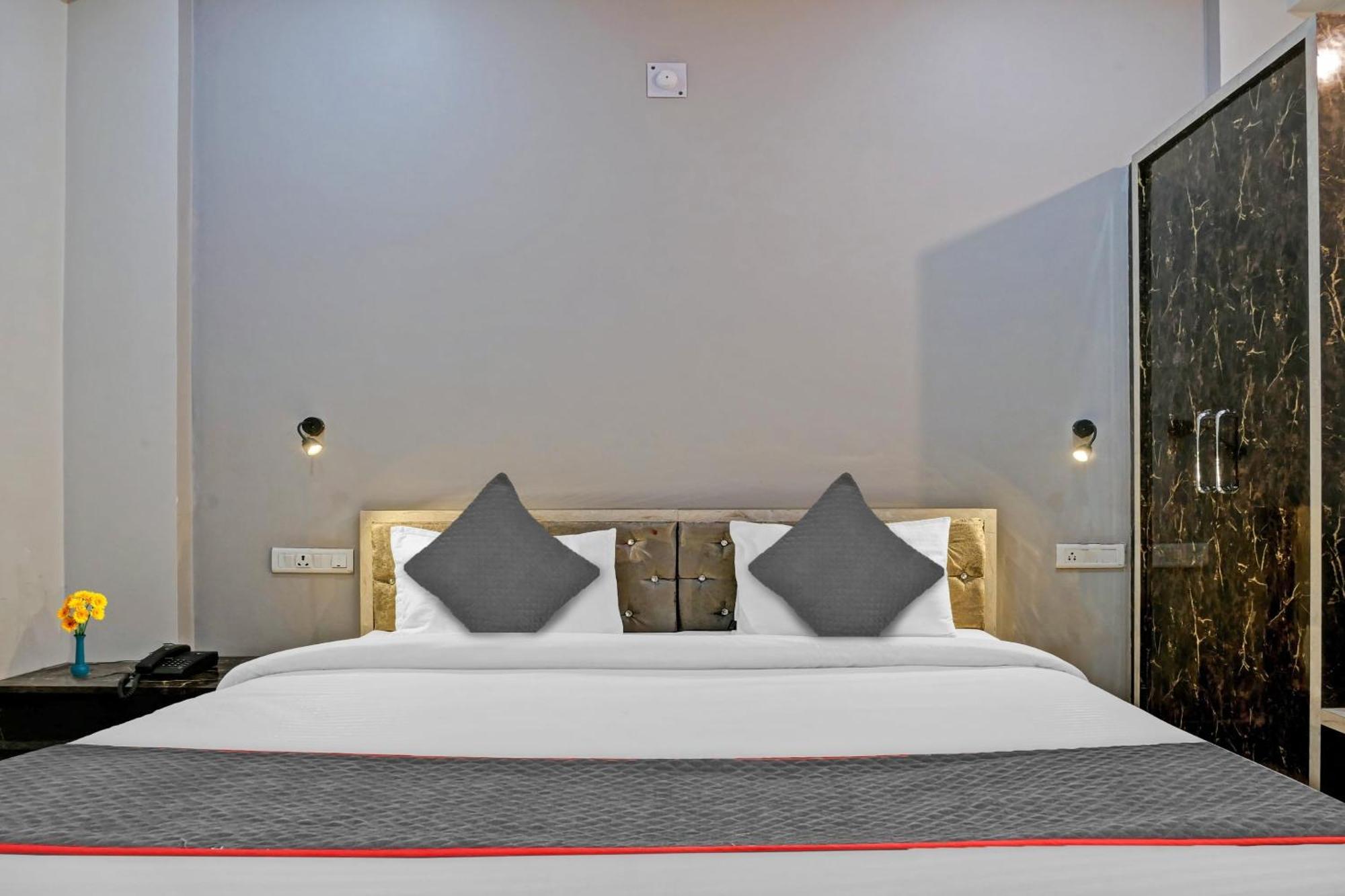 Townhouse Navneeta Grand Ξενοδοχείο Kakarmatha Εξωτερικό φωτογραφία