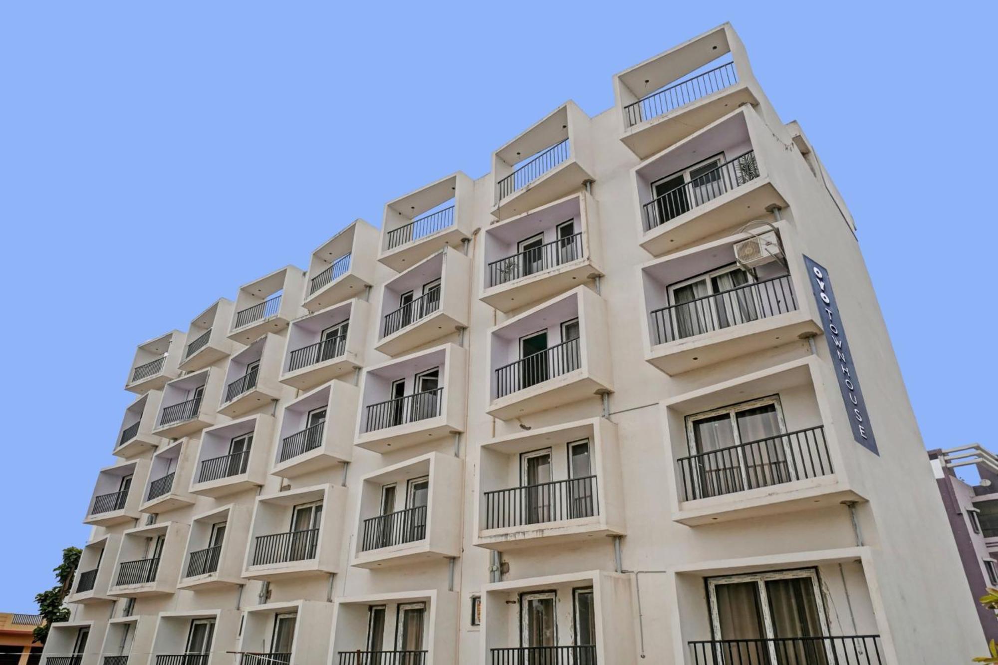 Townhouse Navneeta Grand Ξενοδοχείο Kakarmatha Εξωτερικό φωτογραφία