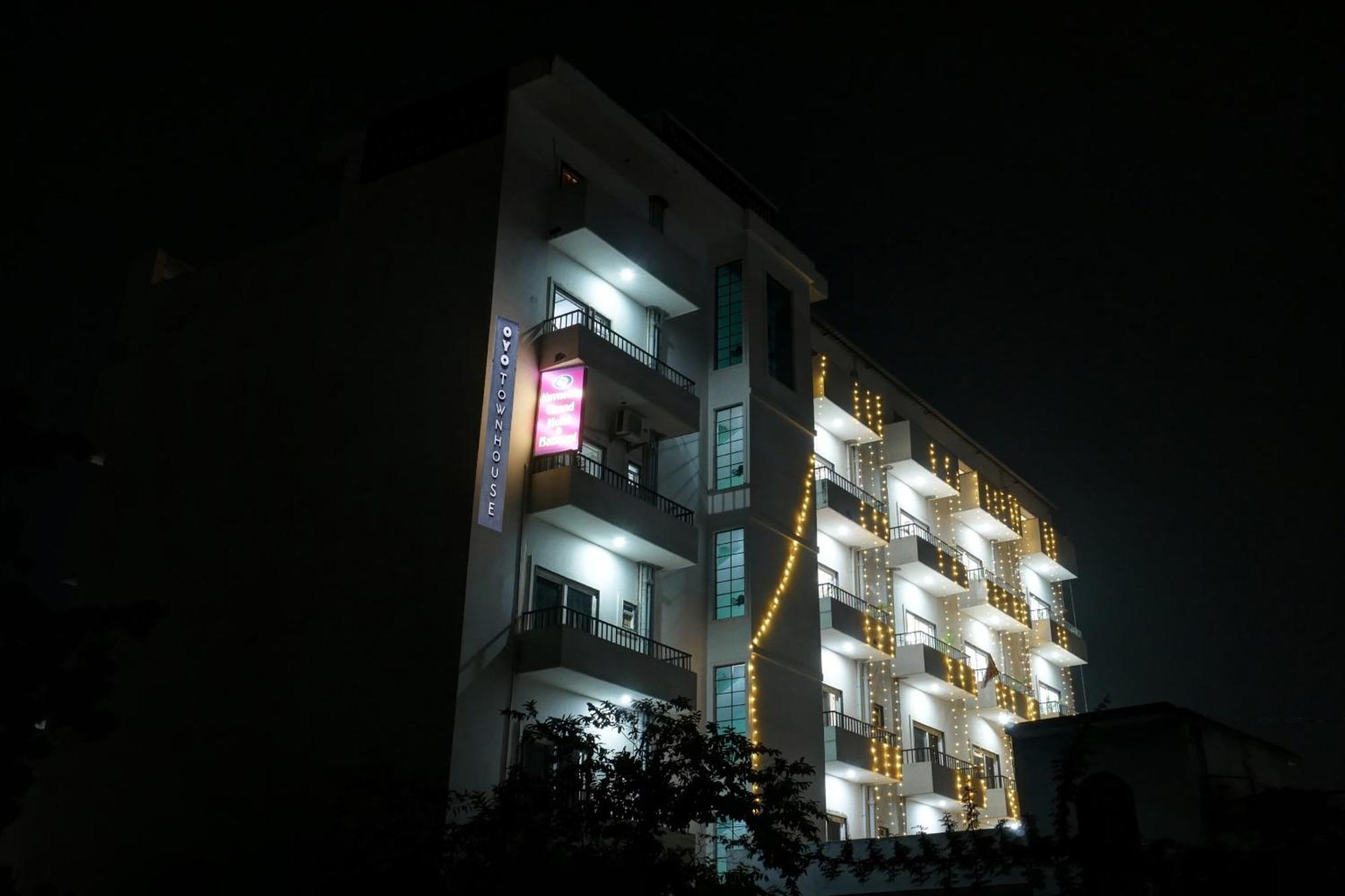 Townhouse Navneeta Grand Ξενοδοχείο Kakarmatha Εξωτερικό φωτογραφία