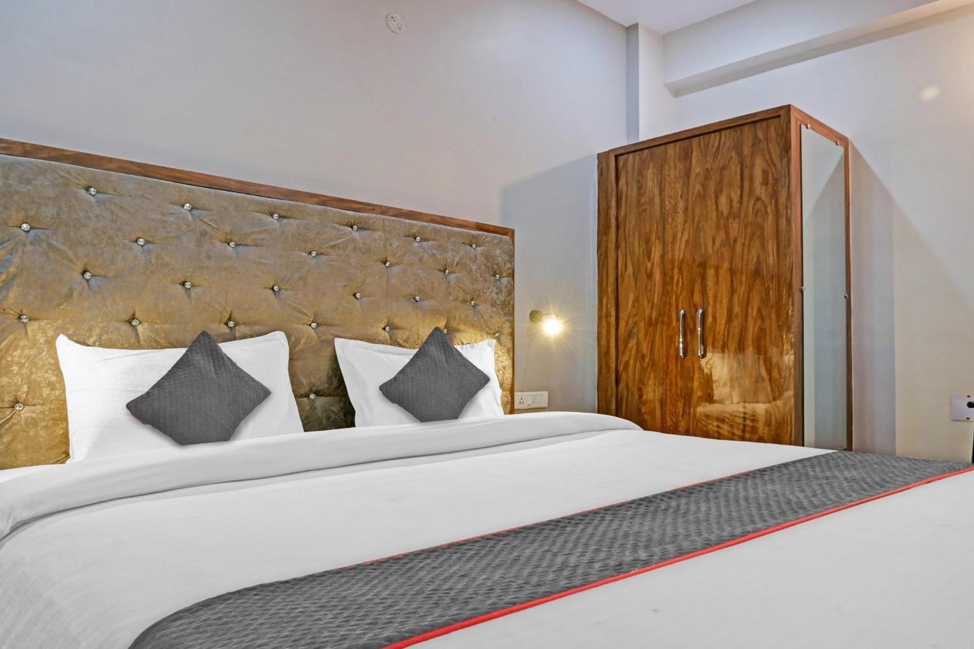 Townhouse Navneeta Grand Ξενοδοχείο Kakarmatha Εξωτερικό φωτογραφία