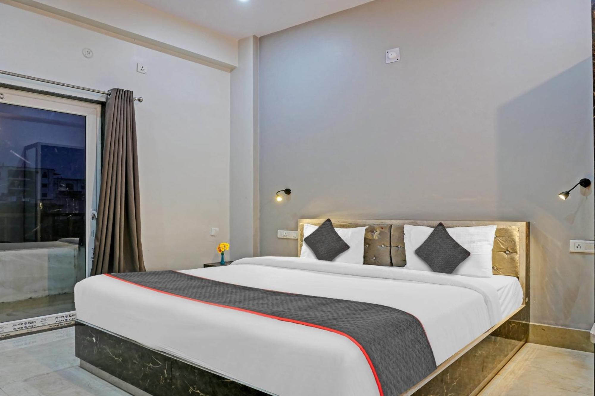 Townhouse Navneeta Grand Ξενοδοχείο Kakarmatha Εξωτερικό φωτογραφία
